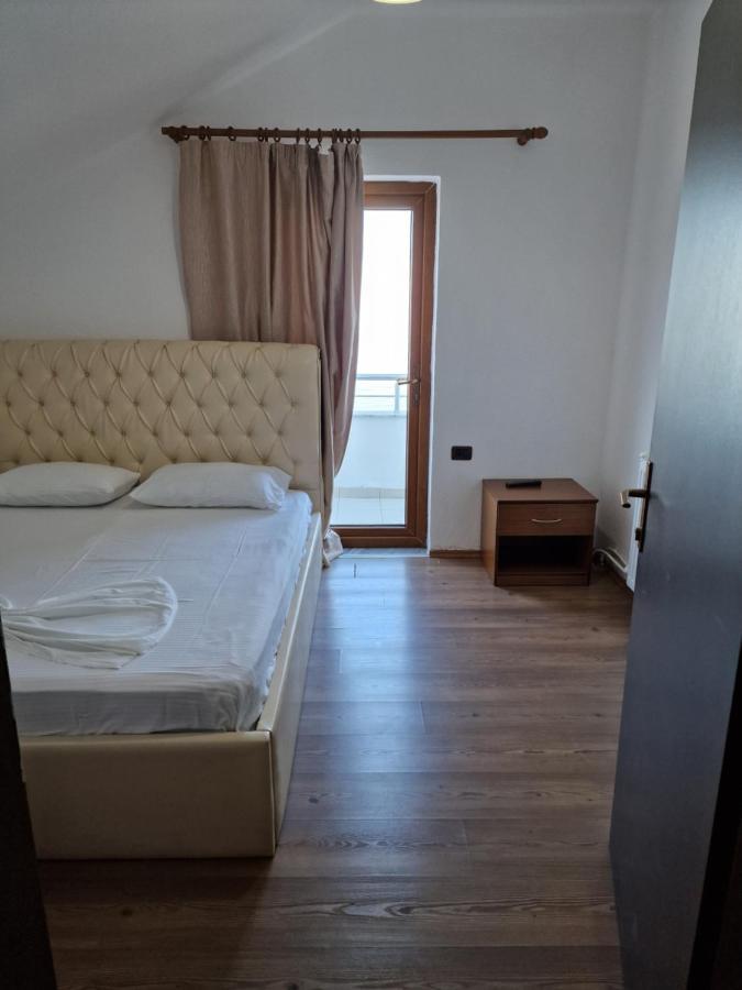 Hotel Restaurant Savoja Pogradec Exterior photo